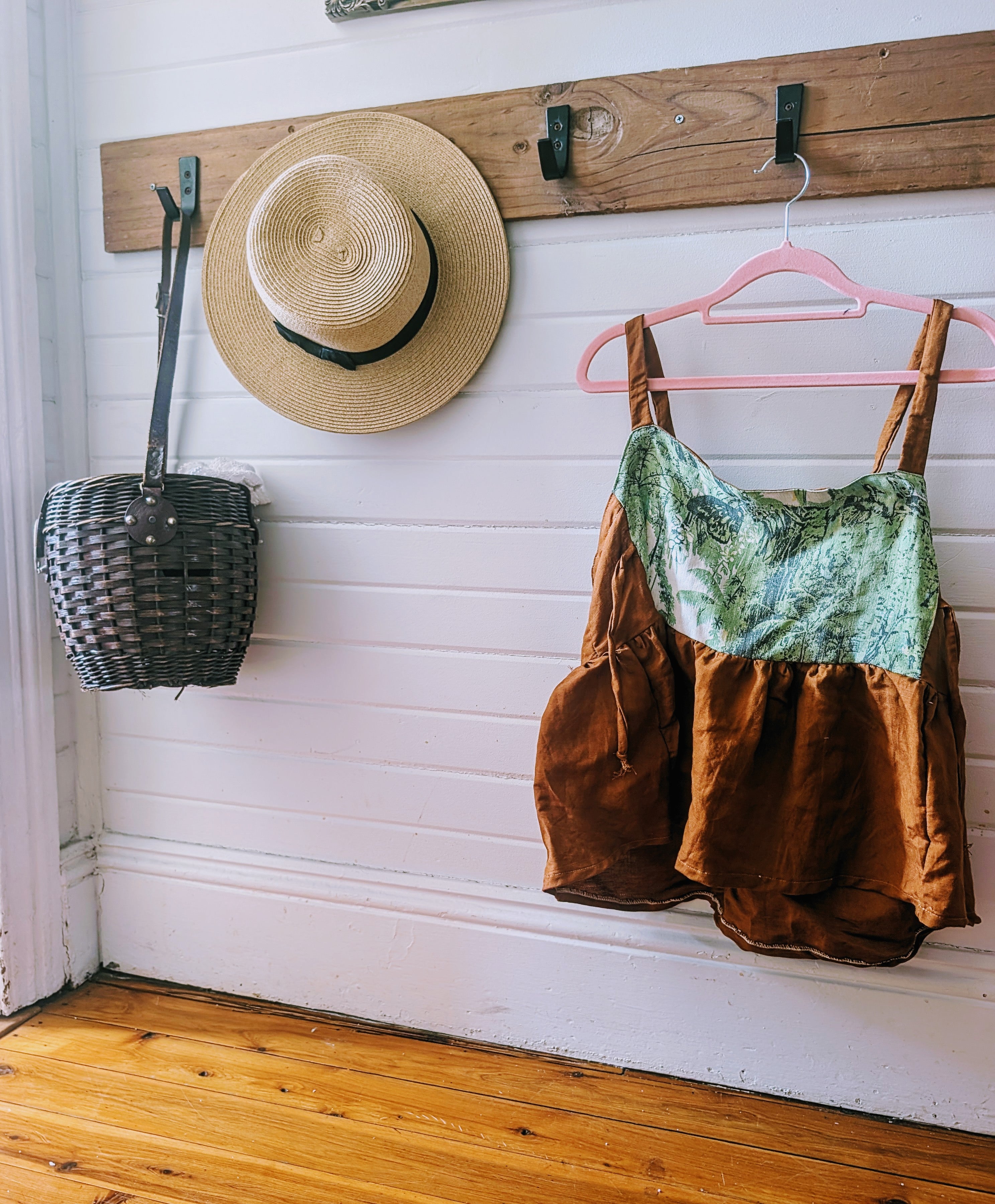 Vintage Linen swing tank